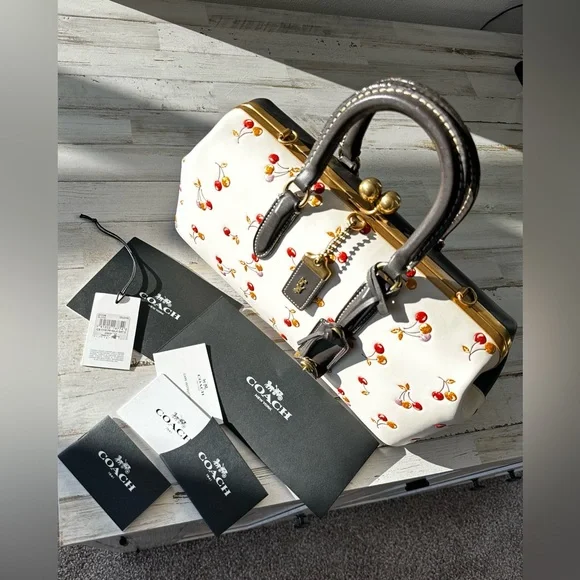 🍒RARE COACH 1941 KISSLOCK SATCHEL 38 CHERRIES!! 🍒 - Picture 10 of 16